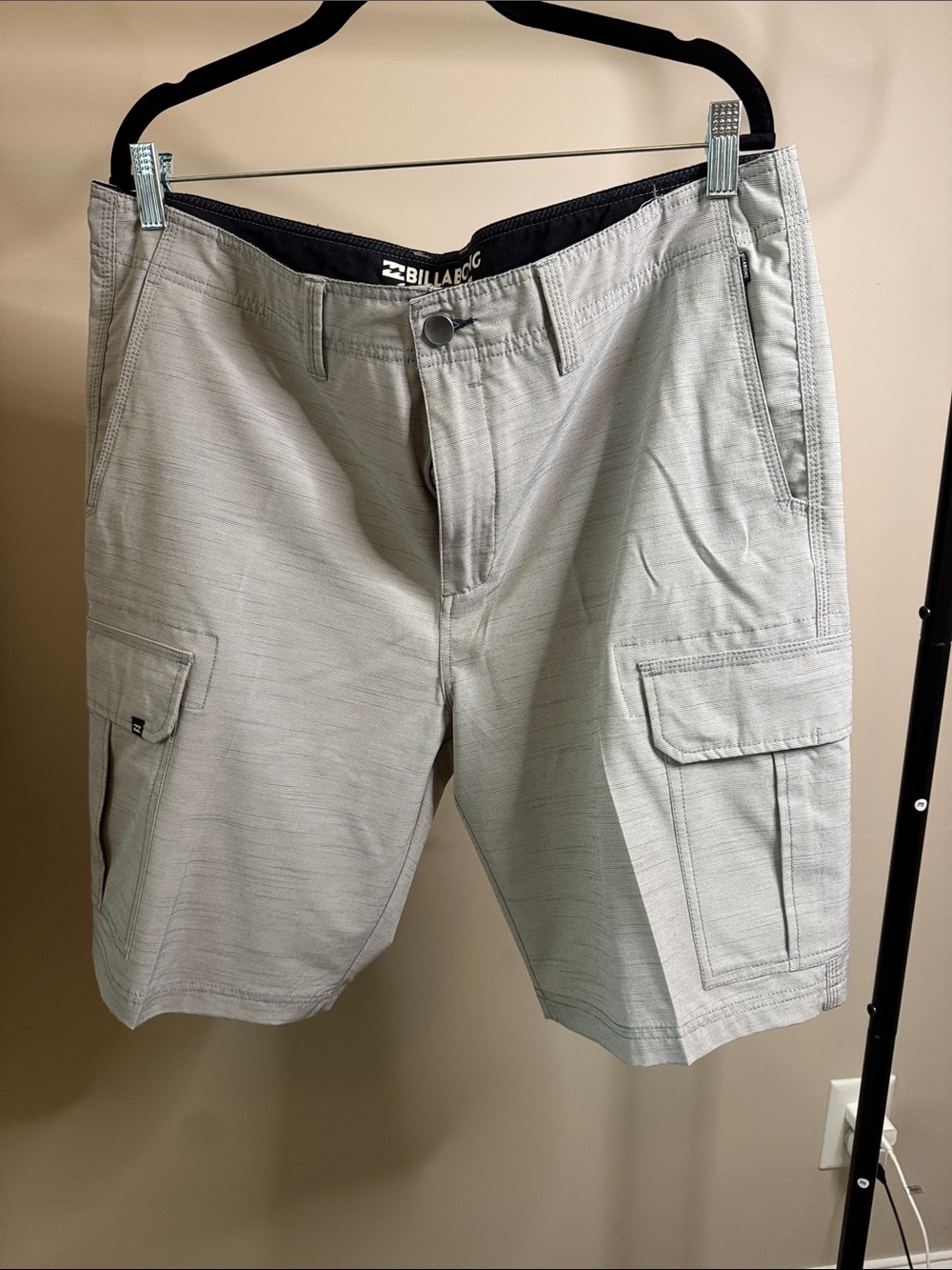 Billabong Men's Light Gray Cargo Shorts - Casual Multi-Pocket
